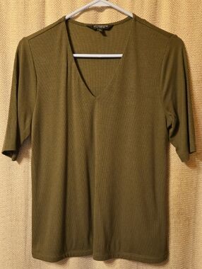 Liverpool Olive V-Neck Ribbed Short Sleeve Top - Women